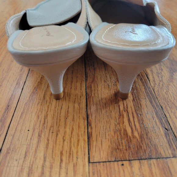 Massimo Matteo Gray Leather Pointed Toe Kitten Heel Mules 8M Professional - Picture 2 of 7